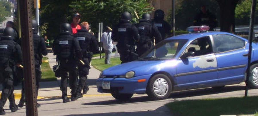 Omaha Riot Police fan out Sep 1 2007